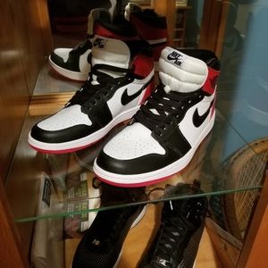 Jordan one black toe